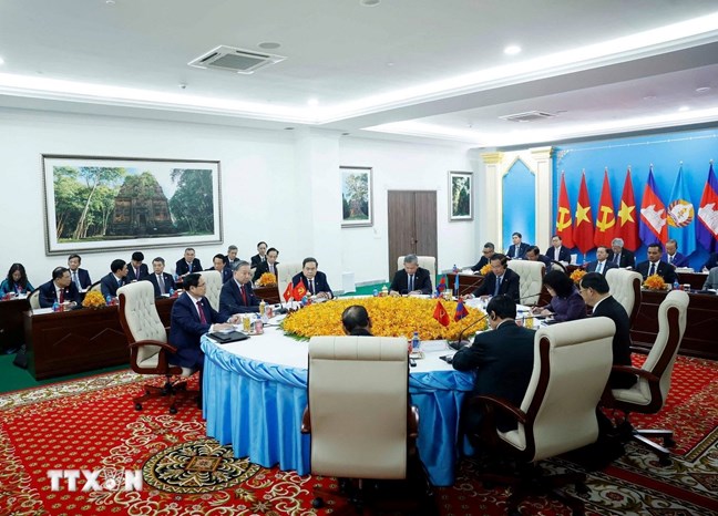 Cuộc gặp giữa Người đứng đầu ba Đảng Việt Nam-Campuchia-Lào- Ảnh 2.