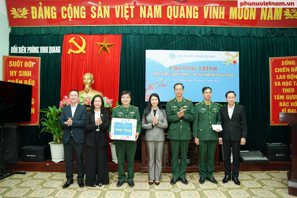 Hội LHPN Việt Nam trao "Tết yêu thương" tới trẻ mồ côi, phụ nữ khó khăn, gia đình liệt sĩ ở Hải Phòng- Ảnh 2.