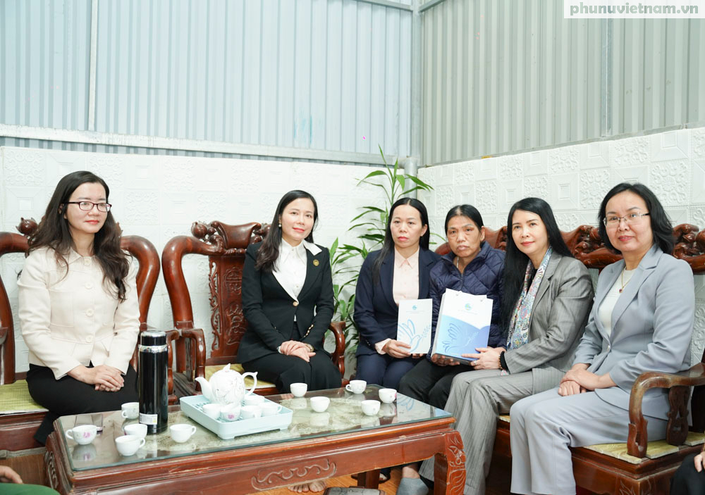 Hội LHPN Việt Nam trao "Tết yêu thương" tới trẻ mồ côi, phụ nữ khó khăn, gia đình liệt sĩ ở Hải Phòng- Ảnh 5.