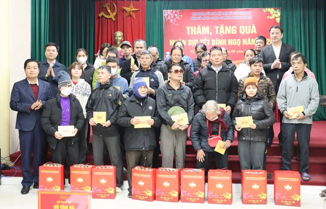 Phó Bí thư Đảng ủy MTTQ, các đoàn thể Trung ương Ngô Văn Cương thăm, tặng quà Tết tại Bắc Ninh- Ảnh 2.