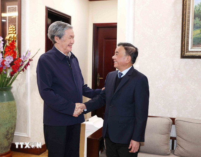 Thường trực Ban Bí thư Trần Cẩm Tú chúc Tết các đồng chí nguyên lãnh đạo Đảng- Ảnh 1.