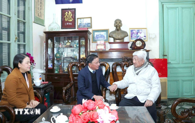 Thường trực Ban Bí thư Trần Cẩm Tú chúc Tết các đồng chí nguyên lãnh đạo Đảng- Ảnh 9.