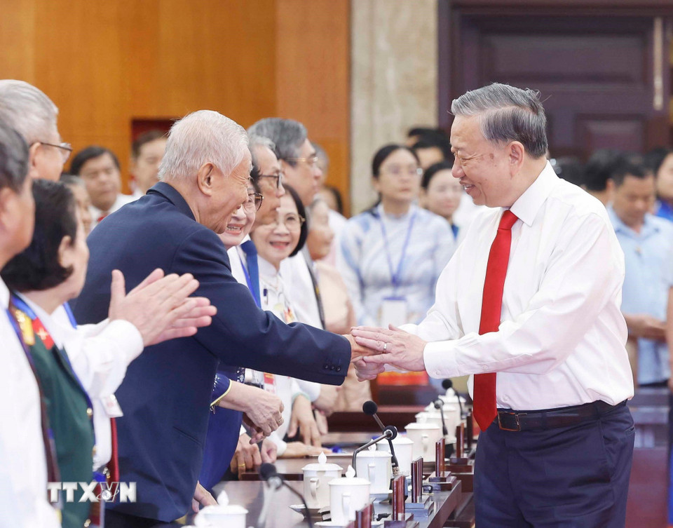 Tổng Bí thư Tô Lâm thăm chúc Tết Đảng bộ, chính quyền và Nhân dân TPHCM- Ảnh 1.