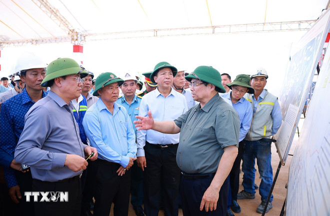 Thủ tướng Phạm Minh Chính kiểm tra các dự án giao thông tại khu vực miền Trung- Ảnh 2.