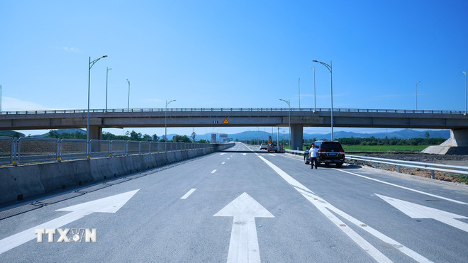 Thủ tướng Phạm Minh Chính kiểm tra các dự án giao thông tại khu vực miền Trung- Ảnh 1.