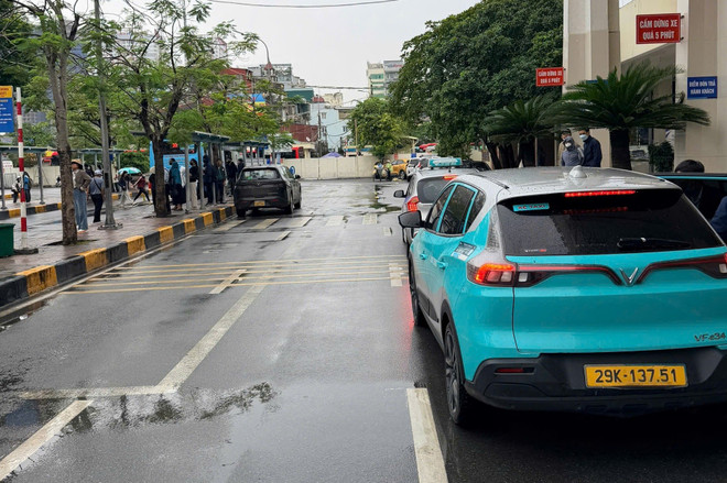 Loạt cơ chế để Hà Nội chuyển toàn bộ taxi sang xe điện trước năm 2030- Ảnh 2.