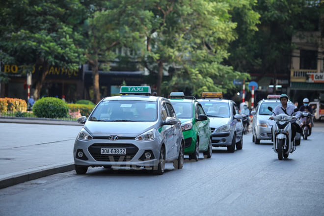 Loạt cơ chế để Hà Nội chuyển toàn bộ taxi sang xe điện trước năm 2030- Ảnh 1.