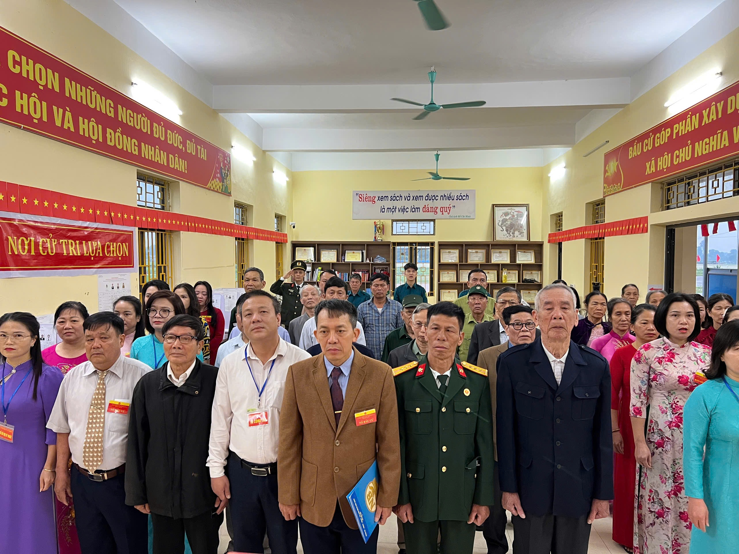 Cả nước rộn ràng bước vào Ngày bầu cử- Ảnh 22. Cả nước rộn ràng bước vào Ngày bầu cử- Ảnh 22.