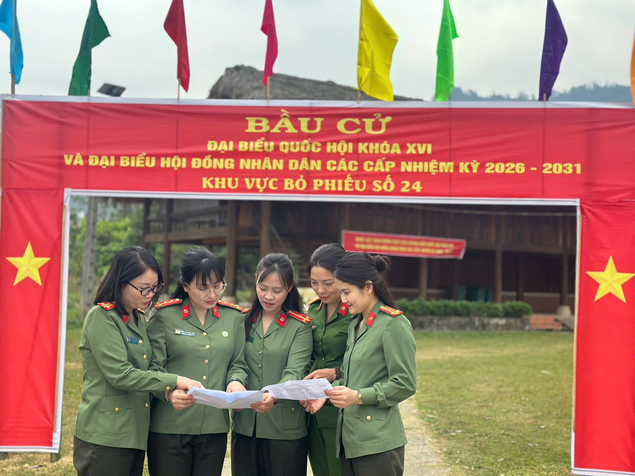 Cả nước rộn ràng bước vào Ngày bầu cử- Ảnh 26. Cả nước rộn ràng bước vào Ngày bầu cử- Ảnh 26.