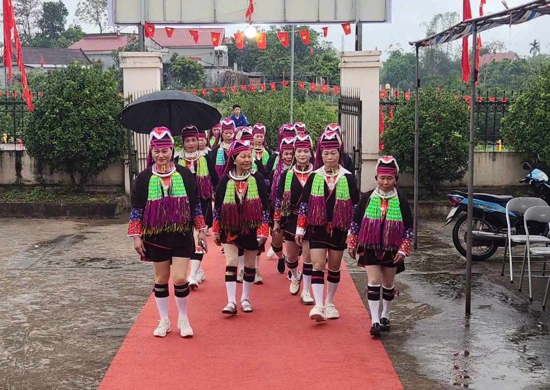 Gần 400.000 nữ cử tri Quảng Ninh tham gia bầu cử- Ảnh 11. Gần 400.000 nữ cử tri Quảng Ninh tham gia bầu cử- Ảnh 11.