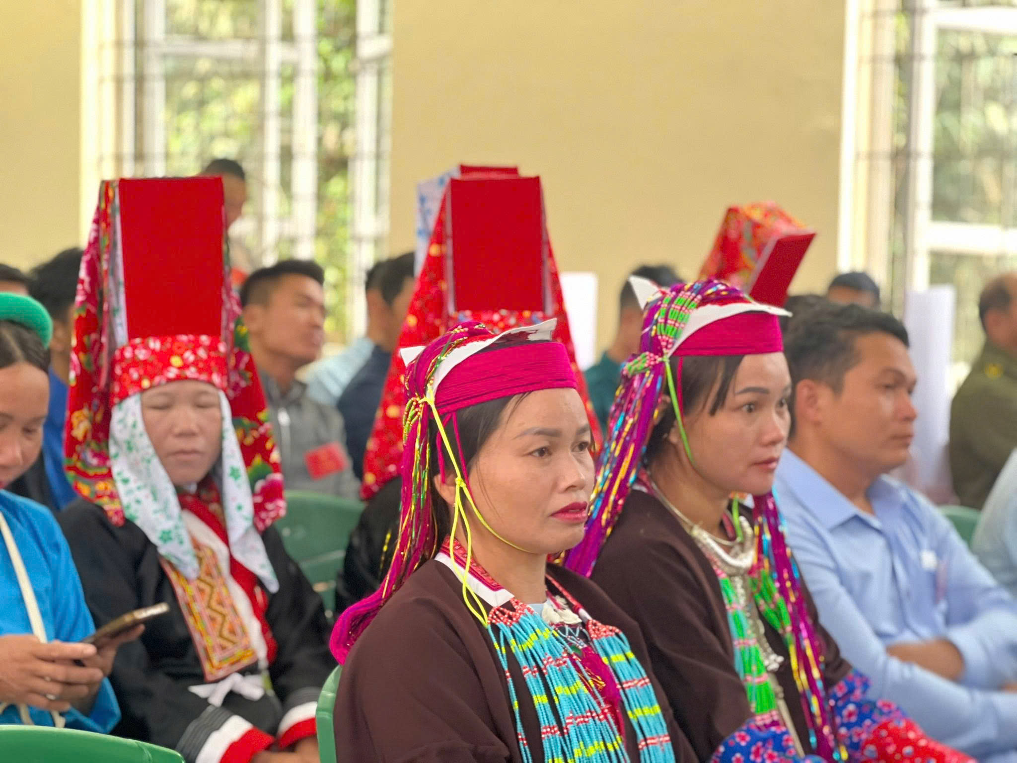 Gần 400.000 nữ cử tri Quảng Ninh tham gia bầu cử- Ảnh 9. Gần 400.000 nữ cử tri Quảng Ninh tham gia bầu cử- Ảnh 9.