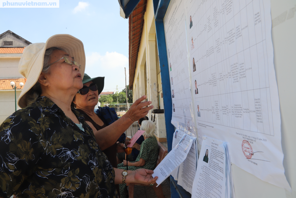 127 cụ bà, cụ ông phấn khởi khi được tạo điều kiện bỏ phiếu ngay tại Trung tâm dưỡng lão Thị Nghè- Ảnh 3.