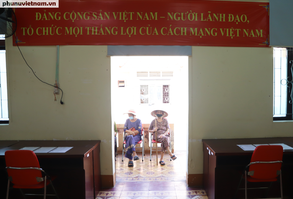 127 cụ bà, cụ ông phấn khởi khi được tạo điều kiện bỏ phiếu ngay tại Trung tâm dưỡng lão Thị Nghè- Ảnh 10.