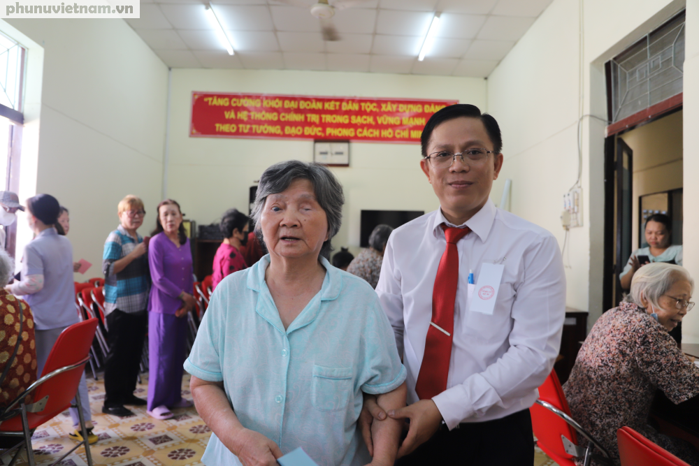 127 cụ bà, cụ ông phấn khởi khi được tạo điều kiện bỏ phiếu ngay tại Trung tâm dưỡng lão Thị Nghè- Ảnh 13.