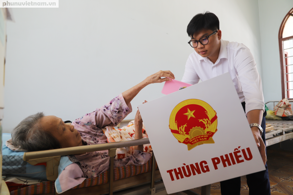 127 cụ bà, cụ ông phấn khởi khi được tạo điều kiện bỏ phiếu ngay tại Trung tâm dưỡng lão Thị Nghè- Ảnh 14.