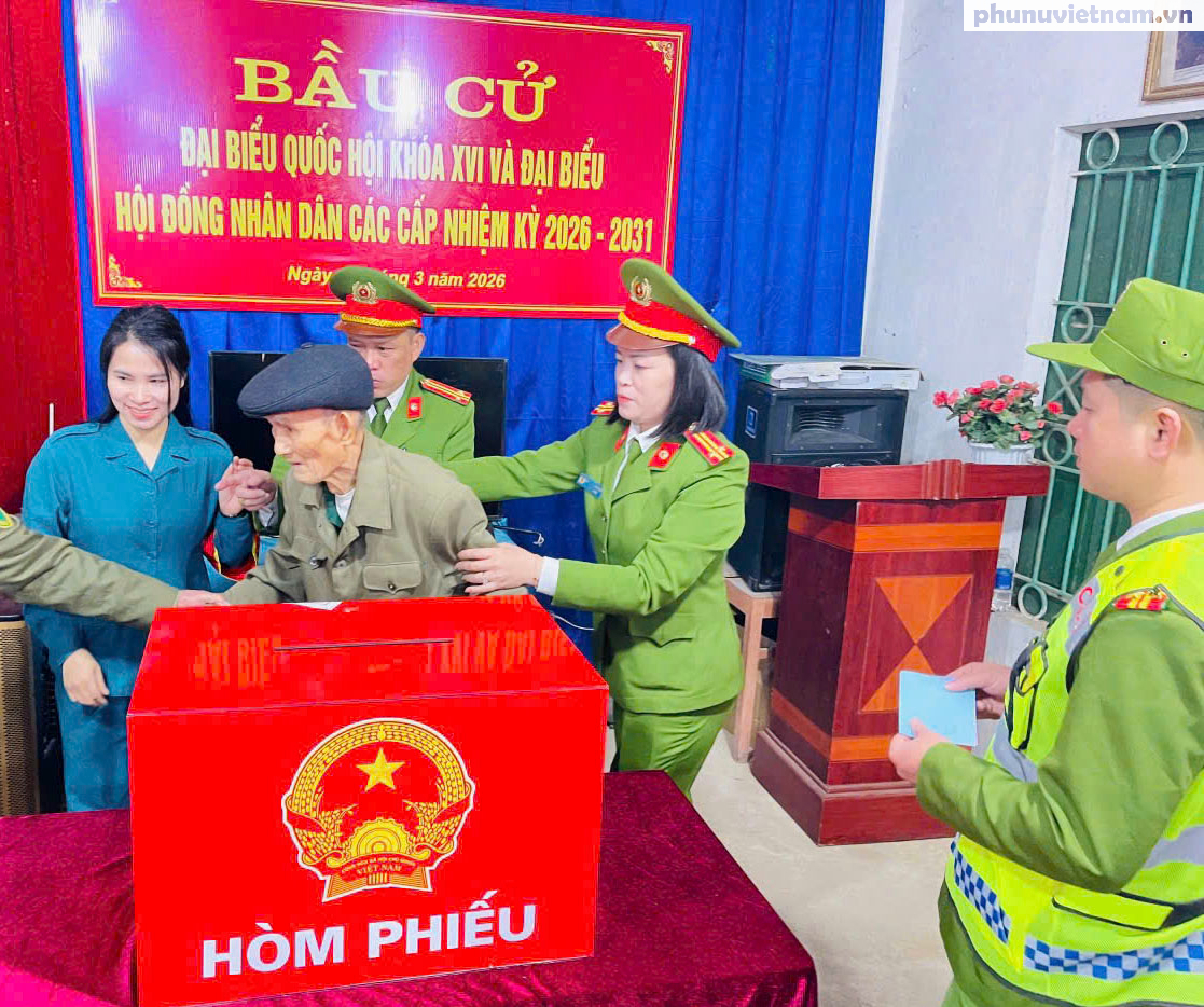 Nữ cán bộ, chiến sĩ Công an Thái Nguyên tận tâm bảo vệ an toàn ngày bầu cử- Ảnh 7. Nữ cán bộ, chiến sĩ Công an Thái Nguyên tận tâm bảo vệ an toàn ngày bầu cử- Ảnh 7.