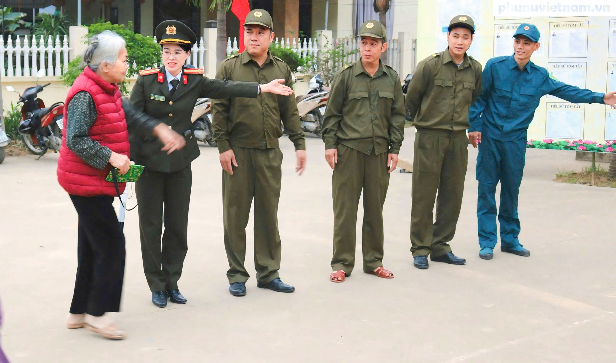 Nữ cán bộ, chiến sĩ Công an Thái Nguyên tận tâm bảo vệ an toàn ngày bầu cử- Ảnh 11. Nữ cán bộ, chiến sĩ Công an Thái Nguyên tận tâm bảo vệ an toàn ngày bầu cử- Ảnh 11.