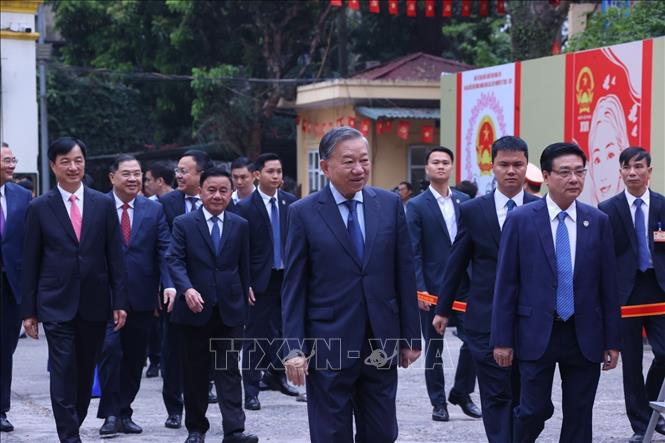 Tổng Bí thư Tô Lâm bỏ phiếu bầu cử tại phường Ba Đình, Hà Nội- Ảnh 2.