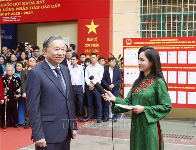 Tổng Bí thư Tô Lâm bỏ phiếu bầu cử tại phường Ba Đình, Hà Nội- Ảnh 8.