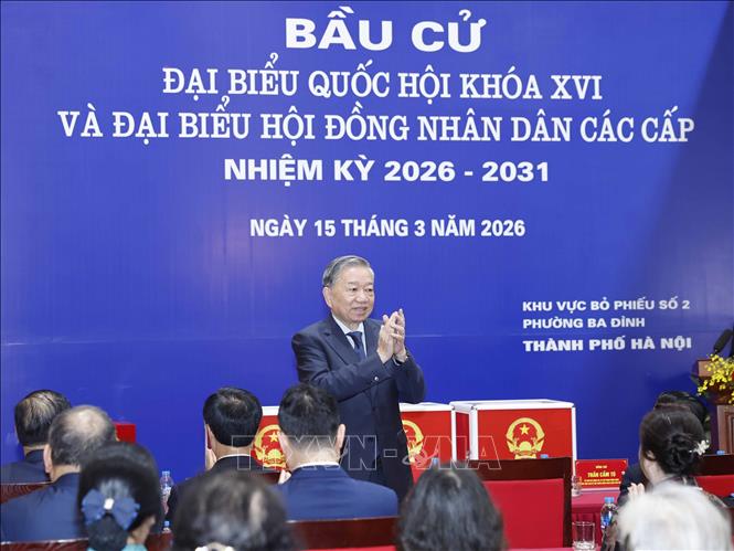 Tổng Bí thư Tô Lâm bỏ phiếu bầu cử tại phường Ba Đình, Hà Nội- Ảnh 4.