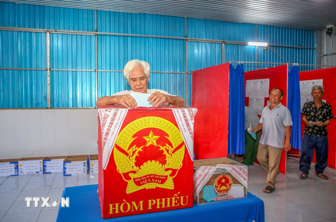 Bộ Nội vụ: Hăng hái, tích cực, hơn 71% cử tri cả nước đã bỏ phiếu trước 12 giờ- Ảnh 3.