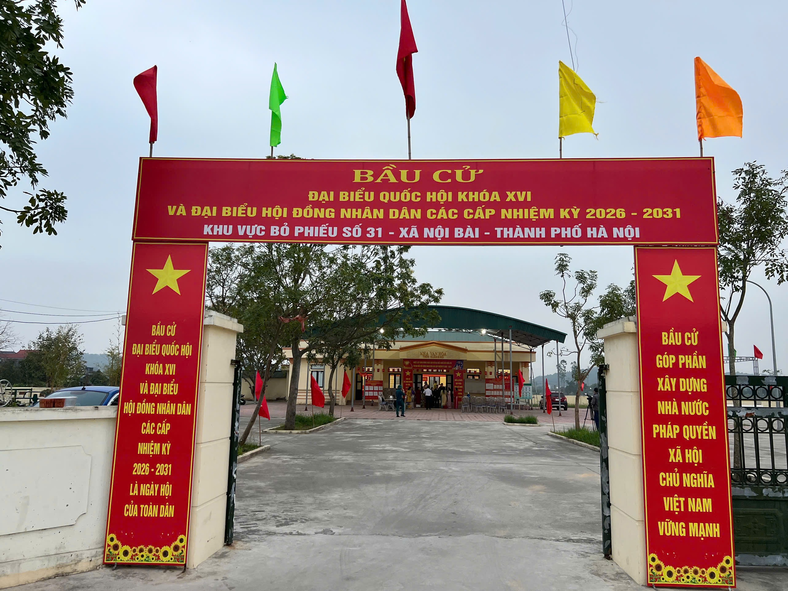 Cụ bà 88 tuổi gác việc đồng áng đi bỏ phiếu từ sáng sớm- Ảnh 1. Cụ bà 88 tuổi gác việc đồng áng đi bỏ phiếu từ sáng sớm- Ảnh 1.