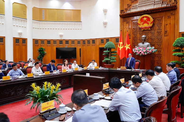 Thủ tướng Phạm Minh Chính: Xăng dầu và năng lượng cho sản xuất, tiêu dùng được bảo đảm- Ảnh 5.