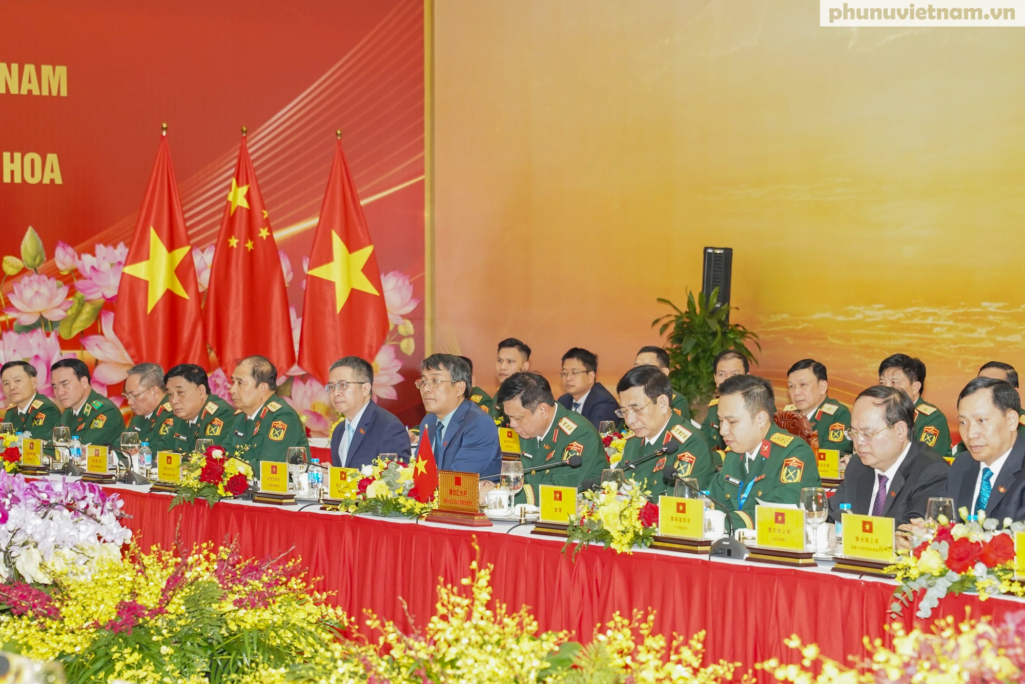 Bộ trưởng Bộ Quốc phòng Việt Nam hội đàm với Bộ trưởng Bộ Quốc phòng Trung Quốc- Ảnh 4.