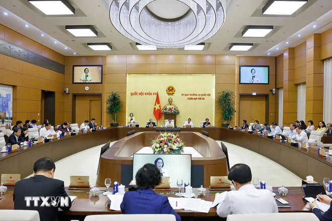 Phiên họp 55 của UBTV Quốc hội: Gỡ rào cản, khen thưởng kịp thời theo thành tích- Ảnh 1.