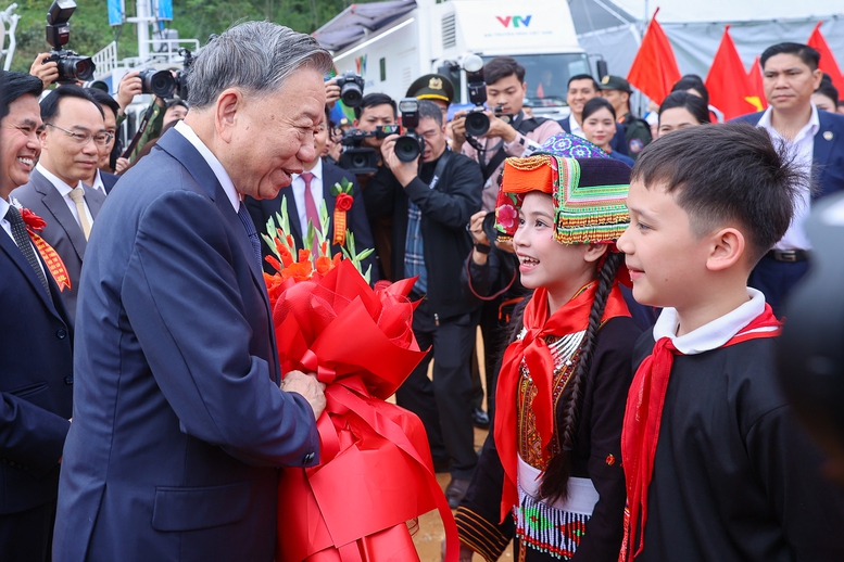 Khởi công đồng loạt các trường nội trú liên cấp vùng biên giai đoạn 2- Ảnh 1.