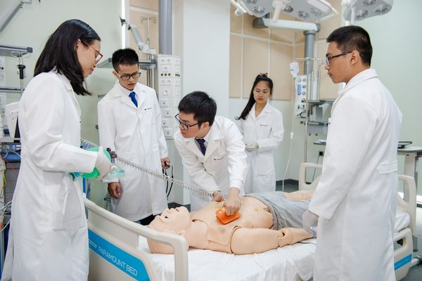 2 nguồn học bổng song hành hỗ trợ sinh viên ngành y tế dự phòng - Ảnh 1.