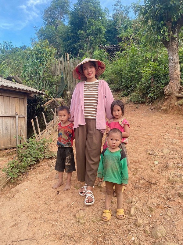 2 nữ ứng viên 10X từ bản làng xa xôi trúng cử đại biểu Quốc hội khóa XVI- Ảnh 1.