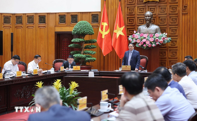 Thủ tướng: Dứt khoát không để thiếu xăng dầu cho sản xuất, kinh doanh, tiêu dùng- Ảnh 1.