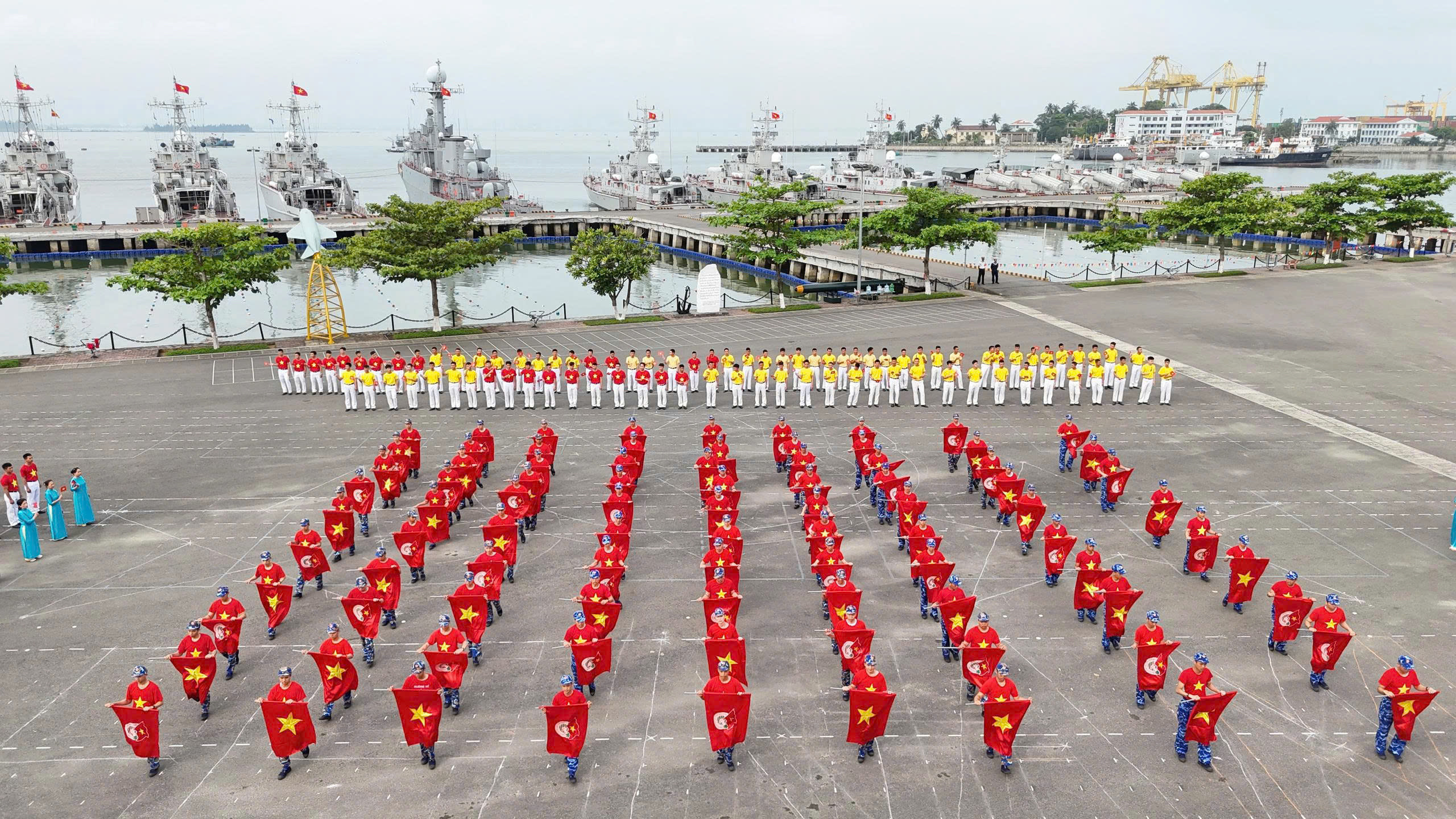 Sôi nổi "Vũ điệu lính biển - Tự hào sức trẻ Vùng 3 Hải quân"- Ảnh 3. Sôi nổi "Vũ điệu lính biển - Tự hào sức trẻ Vùng 3 Hải quân"- Ảnh 3.