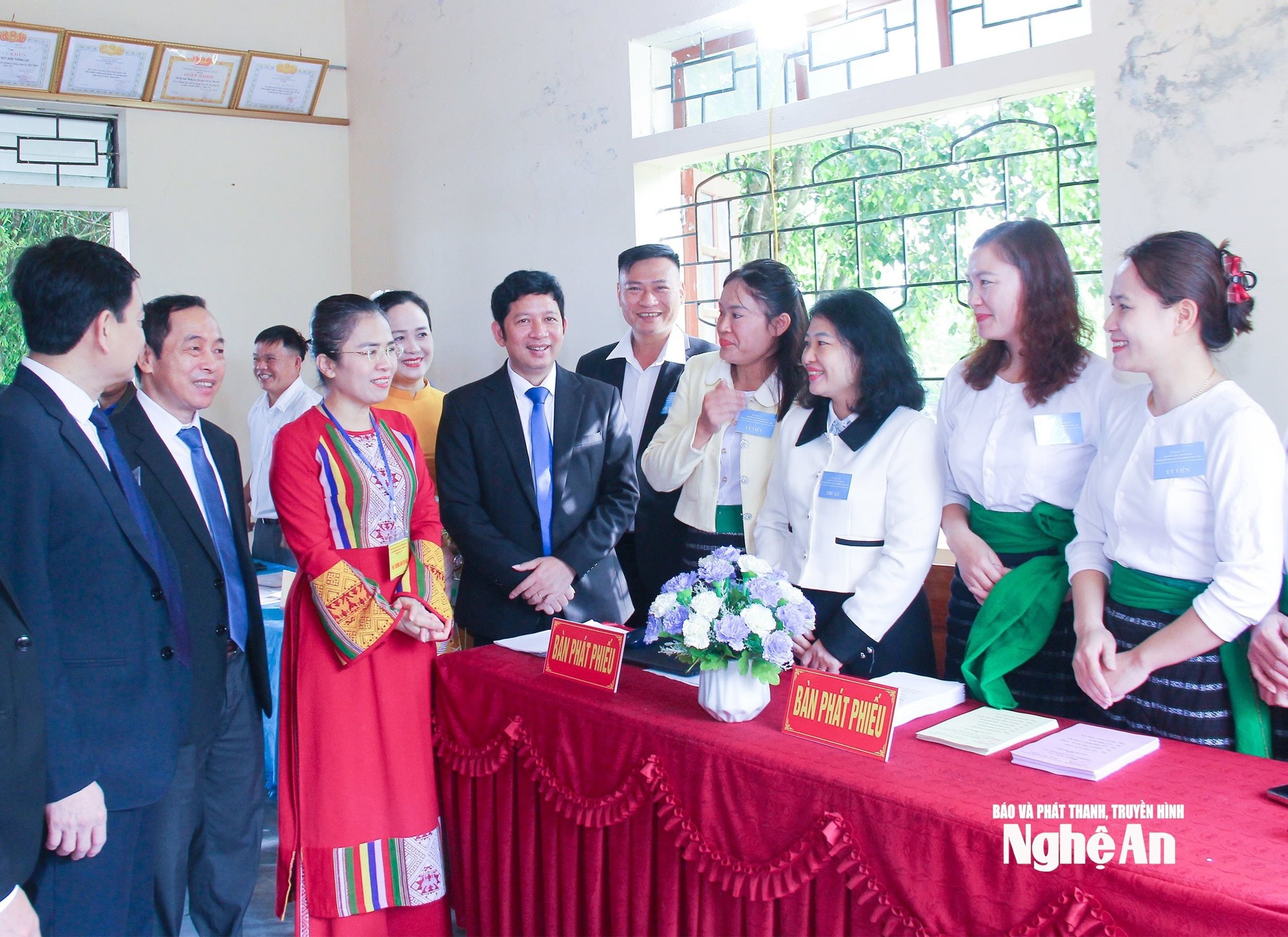 Dấu ấn của phụ nữ Nghệ An trong công tác bầu cử- Ảnh 1.