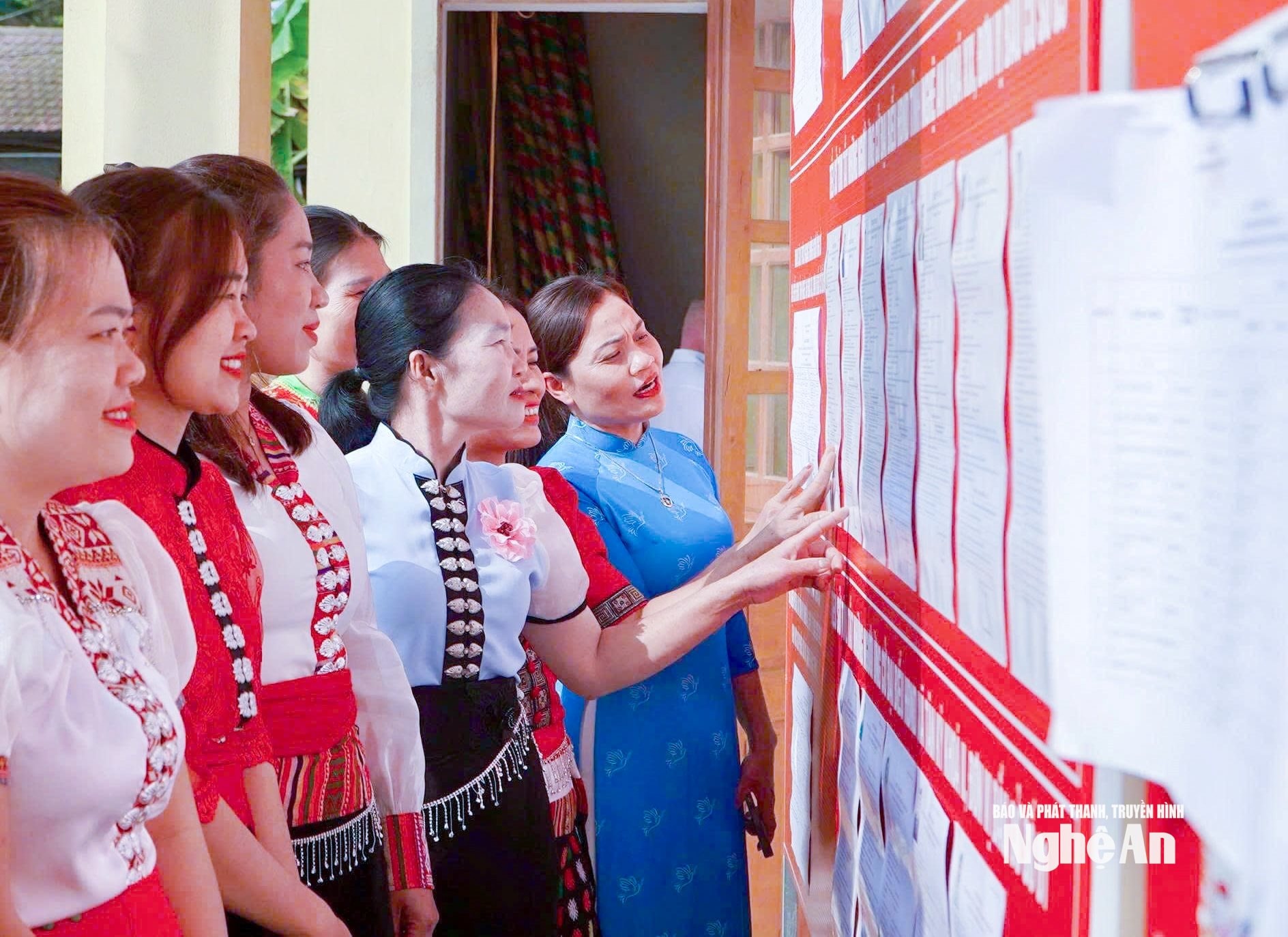 Dấu ấn của phụ nữ Nghệ An trong công tác bầu cử- Ảnh 4.