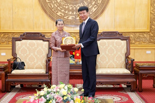 Đoàn đại biểu cấp cao Hội đồng Quốc gia Mặt trận Đoàn kết Phát triển Tổ quốc Campuchia chào xã giao lãnh đạo tỉnh Ninh Bình- Ảnh 4.