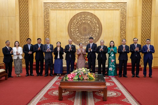 Đoàn đại biểu cấp cao Hội đồng Quốc gia Mặt trận Đoàn kết Phát triển Tổ quốc Campuchia chào xã giao lãnh đạo tỉnh Ninh Bình- Ảnh 7.