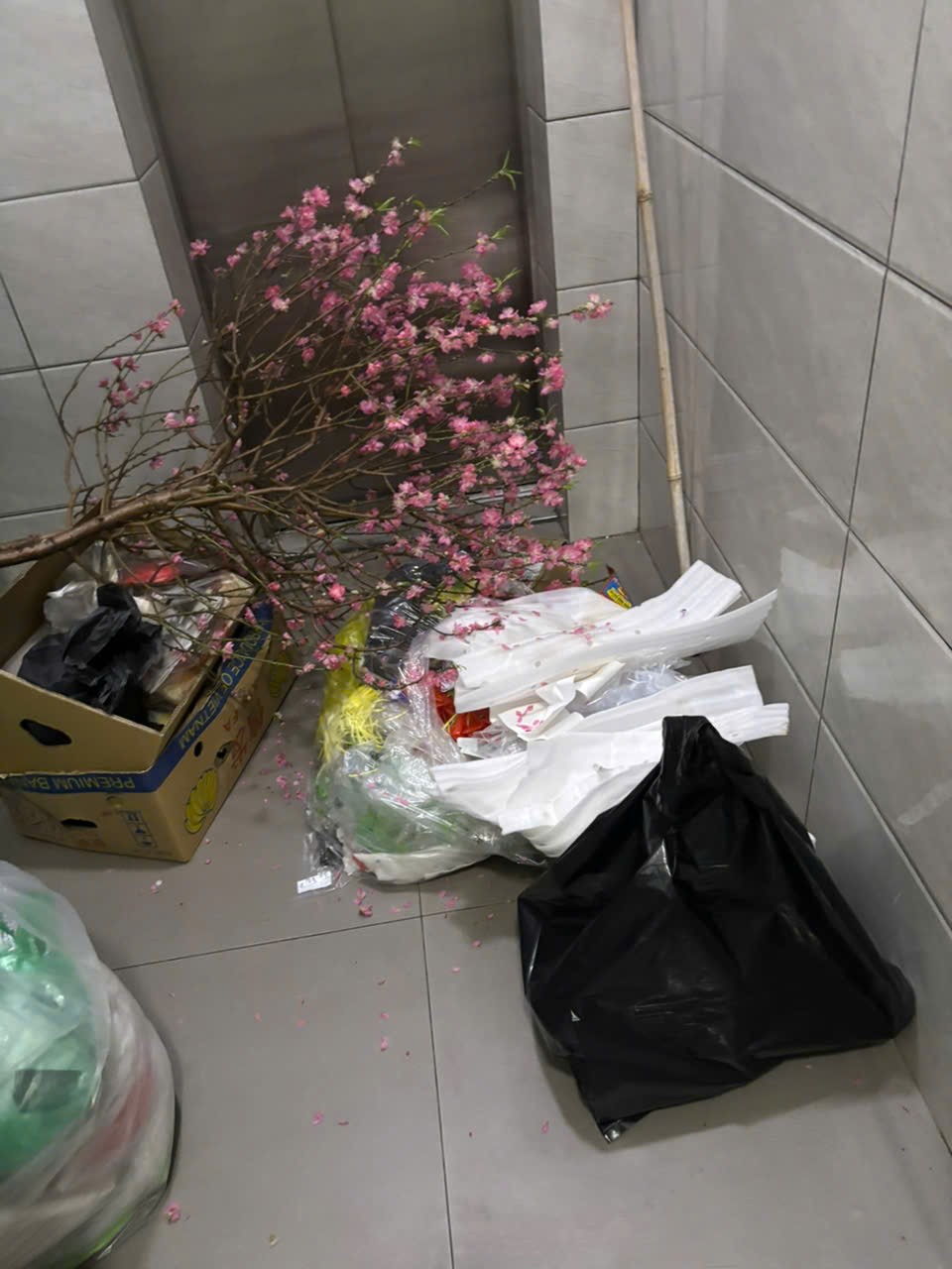 Tăng phí gửi xe tại The Terra An Hưng: Cư dân bức xúc, chủ đầu tư nói gì?- Ảnh 2. Tăng phí gửi xe tại The Terra An Hưng: Cư dân bức xúc, chủ đầu tư nói gì?- Ảnh 2.