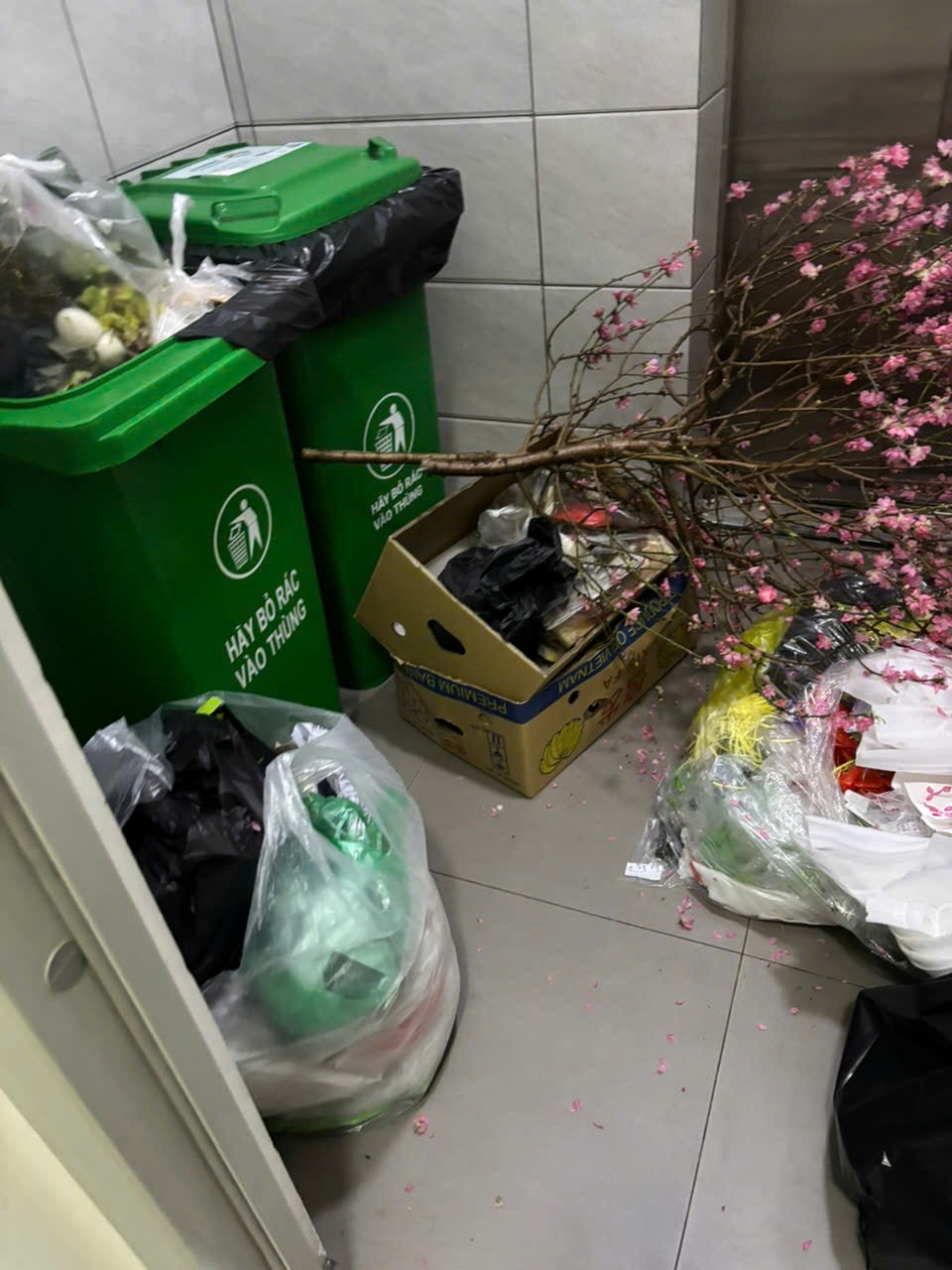 Tăng phí gửi xe tại The Terra An Hưng: Cư dân bức xúc, chủ đầu tư nói gì?- Ảnh 4. Tăng phí gửi xe tại The Terra An Hưng: Cư dân bức xúc, chủ đầu tư nói gì?- Ảnh 4.