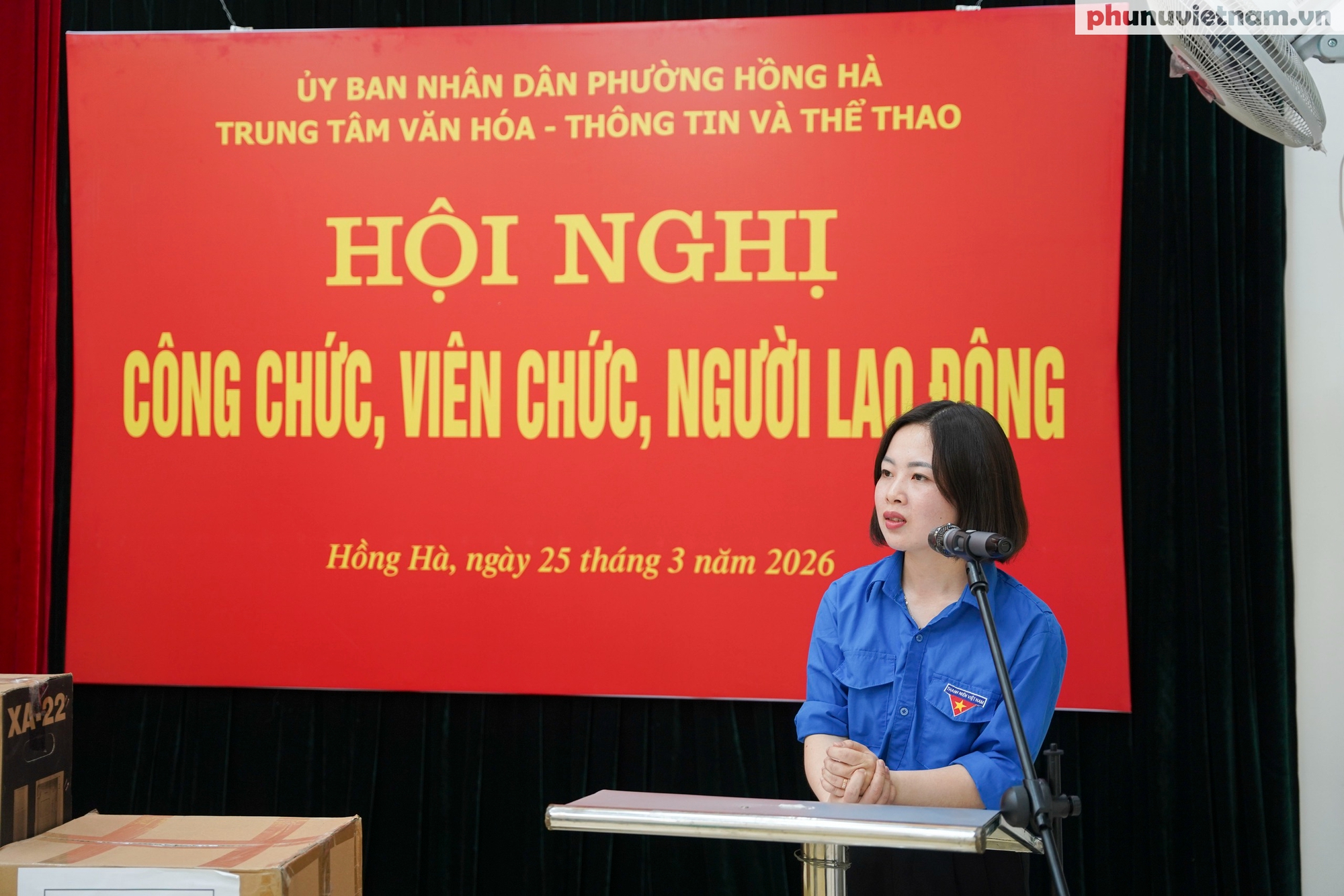 Báo Phụ nữ Việt Nam trao tặng hơn 500 đầu sách cho "thư viện" phường Hồng Hà- Ảnh 1.