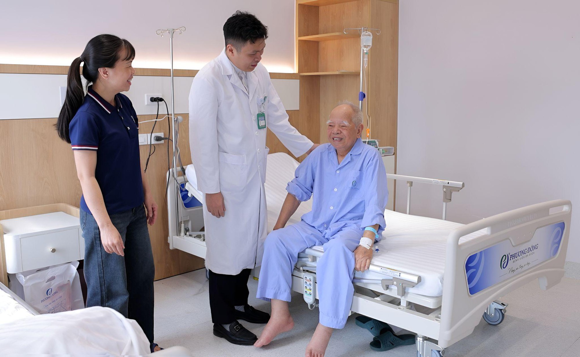 Bệnh viện Đa khoa Phương Đông xử trí thành công ca bệnh 87 tuổi có khối u 11cm và nhiễm trùng đa kháng tạo “vòng xoắn bệnh lý”- Ảnh 2.