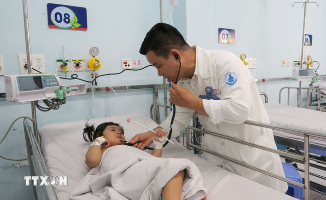 Bệnh tay chân miệng gia tăng, nhiều ca trở nặng do biến chủng EV71​- Ảnh 1.