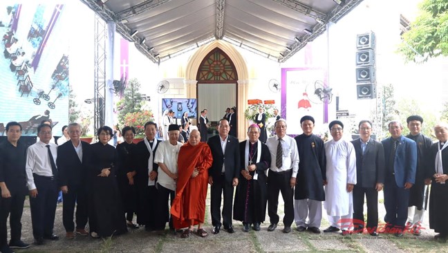 Đoàn lãnh đạo Trung ương MTTQ Việt Nam kính viếng Đức Hồng y Gioan Baotixita Phạm Minh Mẫn- Ảnh 2.