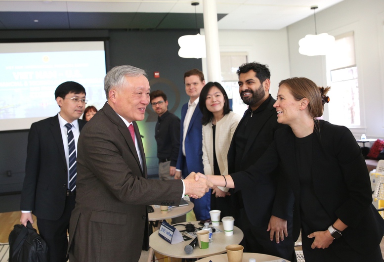 Áp dụng các chính sách ưu đãi vượt trội, bảo vệ quyền và lợi ích hợp pháp của các nhà đầu tư- Ảnh 1.