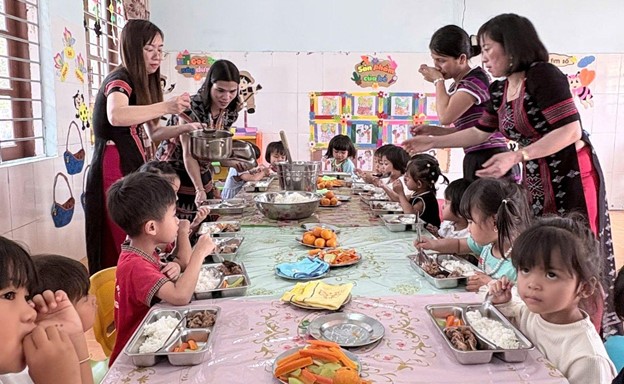 Roche Pharma VN khánh thành bếp học sinh xã vùng biên giới- Ảnh 3. Roche Pharma VN khánh thành bếp học sinh xã vùng biên giới- Ảnh 3.