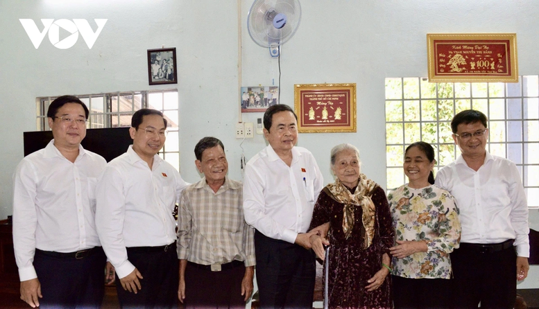 Chủ tịch Quốc hội Trần Thanh Mẫn tri ân các Anh hùng Liệt sĩ, Mẹ Việt Nam anh hùng tại TPHCM- Ảnh 3.