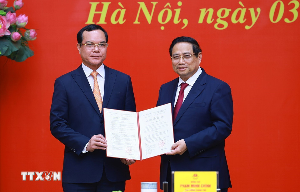 Lễ trao Quyết định của Bộ Chính trị và Thủ tướng Chính phủ về công tác cán bộ- Ảnh 6.