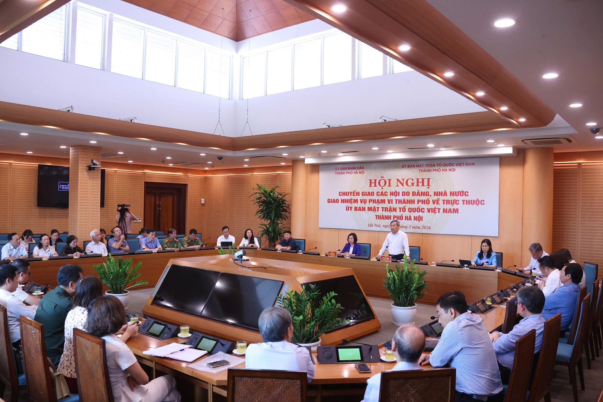 Chuyển giao nguyên trạng 18 hội về Ủy ban MTTQ thành phố Hà Nội- Ảnh 1.