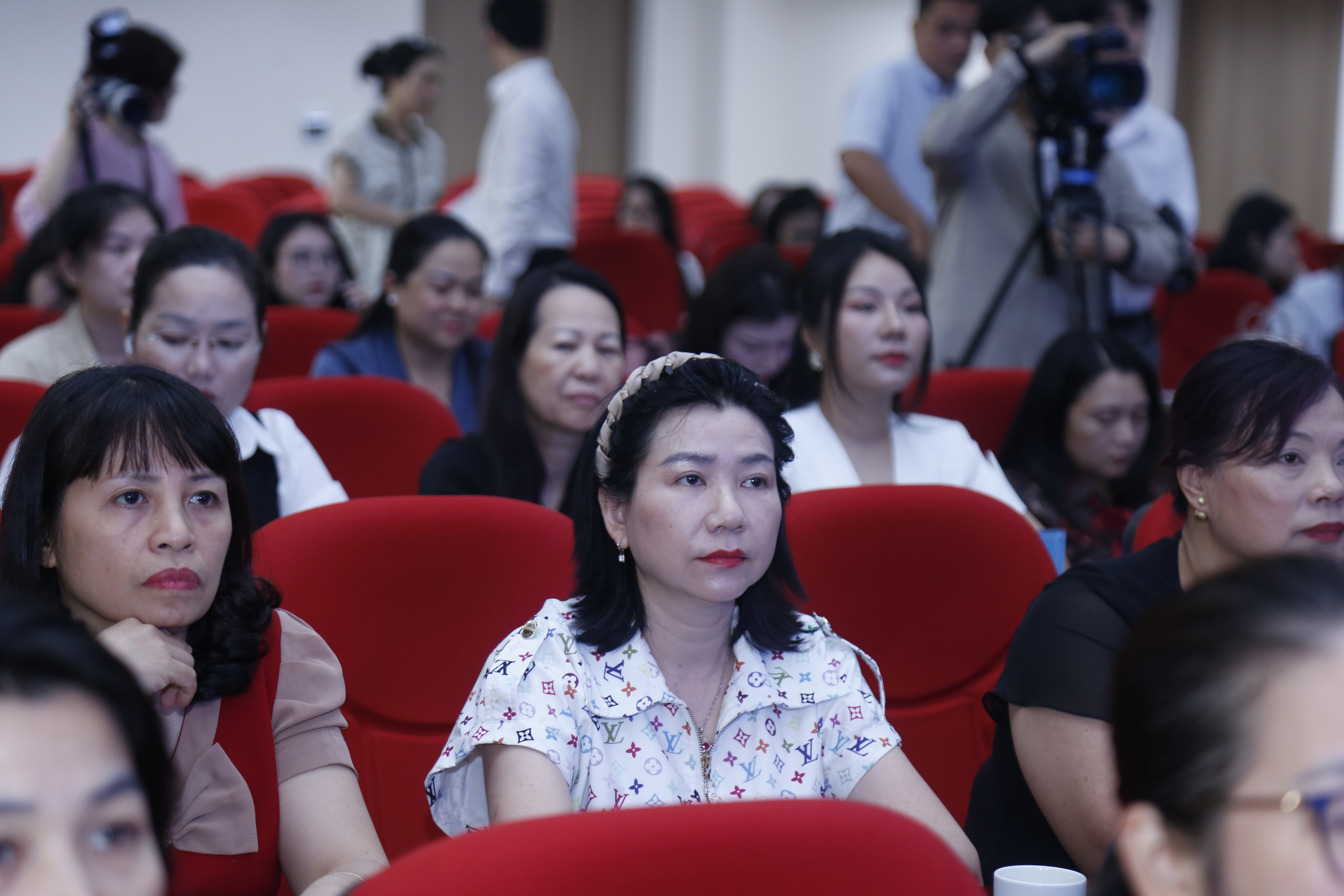 Trang bị kiến thức pháp lý cho phụ nữ khởi nghiệp- Ảnh 7. Trang bị kiến thức pháp lý cho phụ nữ khởi nghiệp- Ảnh 7.